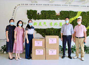 深融禦貢言向(xiàng)淘金山幼兒園捐贈一批精品化橘紅